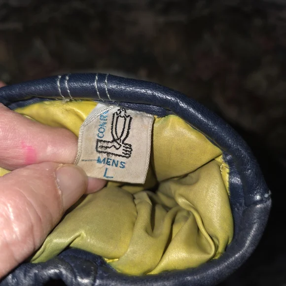 Elegant Black Leather Mittens for Men - Picture 3 of 4